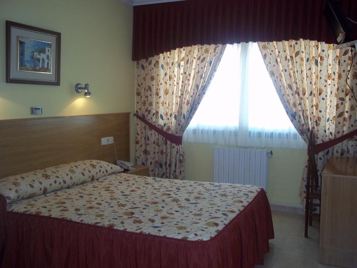 Hotel Suiza Arzúa Екстериор снимка
